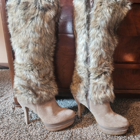 Fergie Captive Fur Boots size 7 - Picture 2 of 10